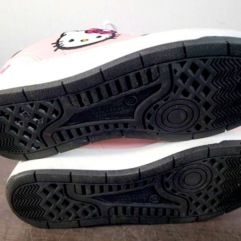 Saniro Hello Kitty Pink Size 8 Sneakers - Picture 4 of 5